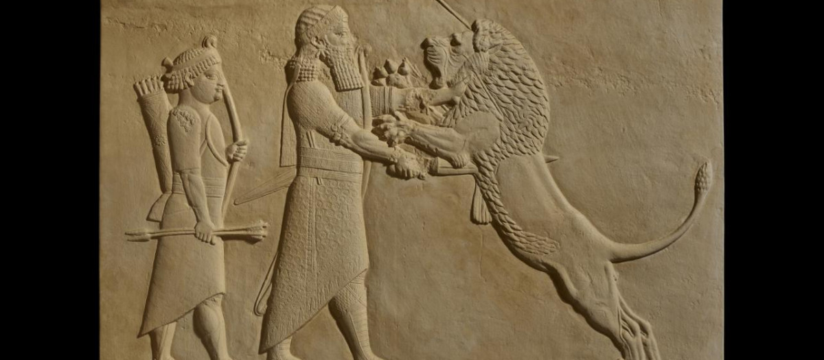 Asurbanipal matando al león simboliza la fuerza y el valor del rey