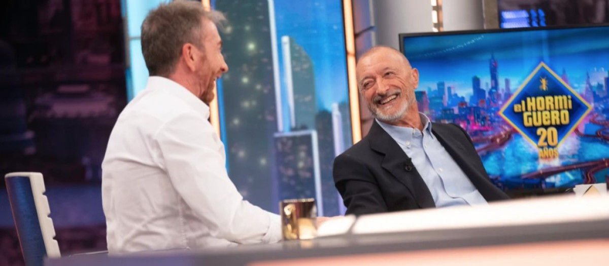 Pérez-Reverte critica a Sánchez en El Hormiguero