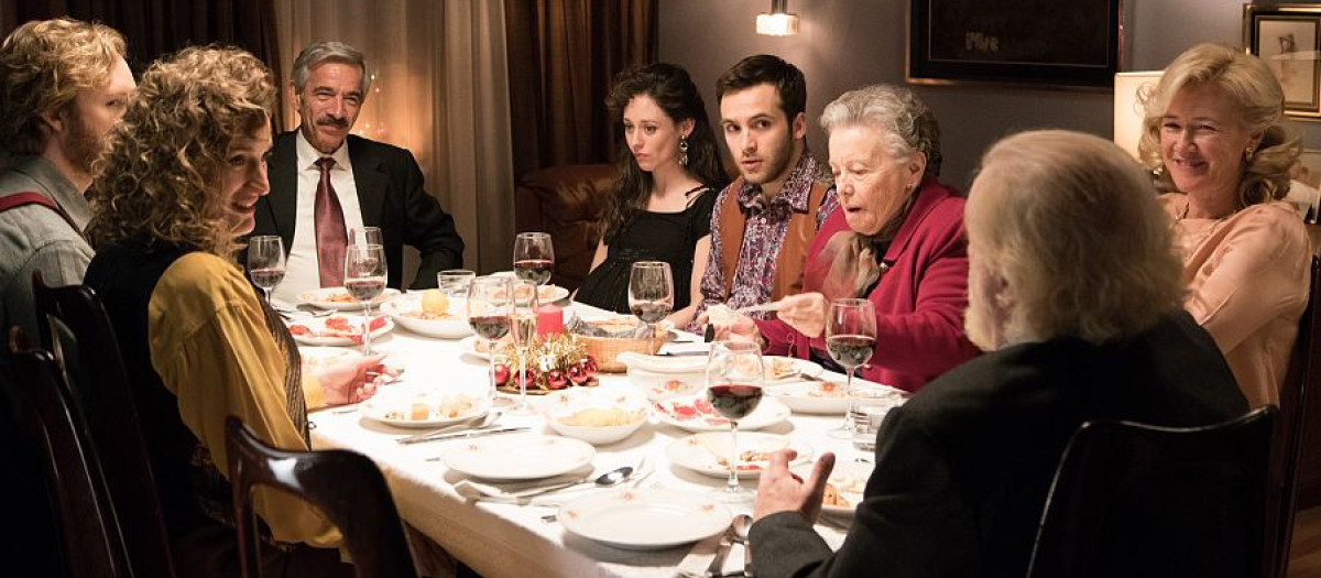 Cena en familia en la serie Cuéntame cómo pasó