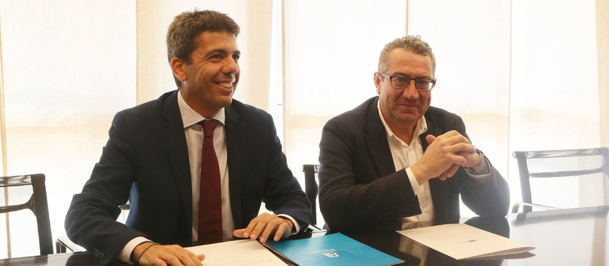 El presidente de la Generalitat Valenciana, Carlos Mazón, junto al presidente de la Diputación de Alicante, Toni Pérez