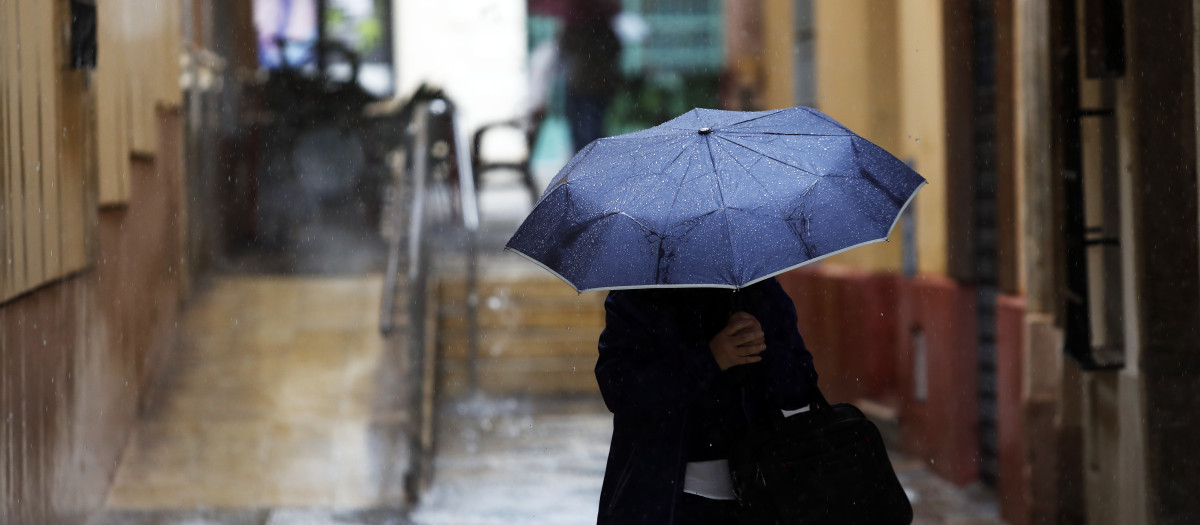 Imagen del temporal de lluvias que afecta este lunes a parte de España