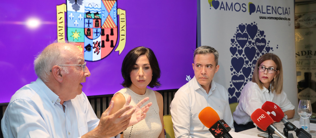 La formación ¡Vamos Palencia! ofrece una rueda de prensa para informar de la retirada del apoyo al equipo de gobierno del Ayuntamiento