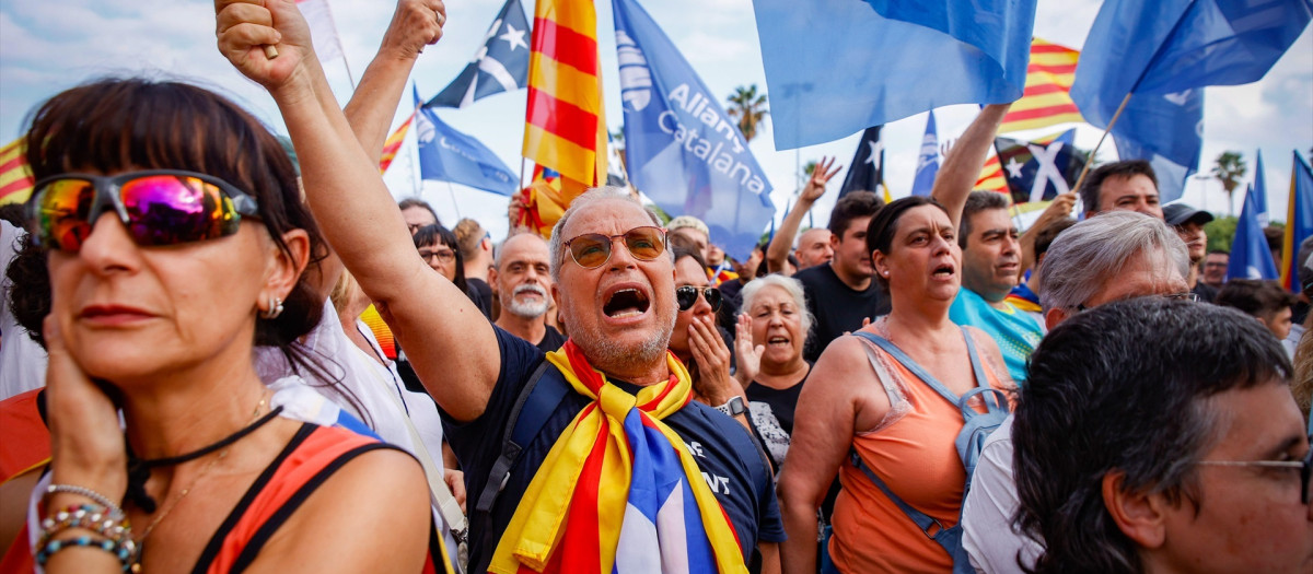 Manifestantes en Barcelona, este jueves, por la Diada