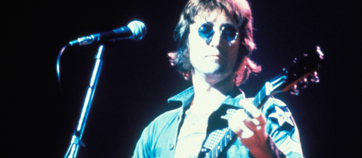 John Lennon durante un concierto en 1970