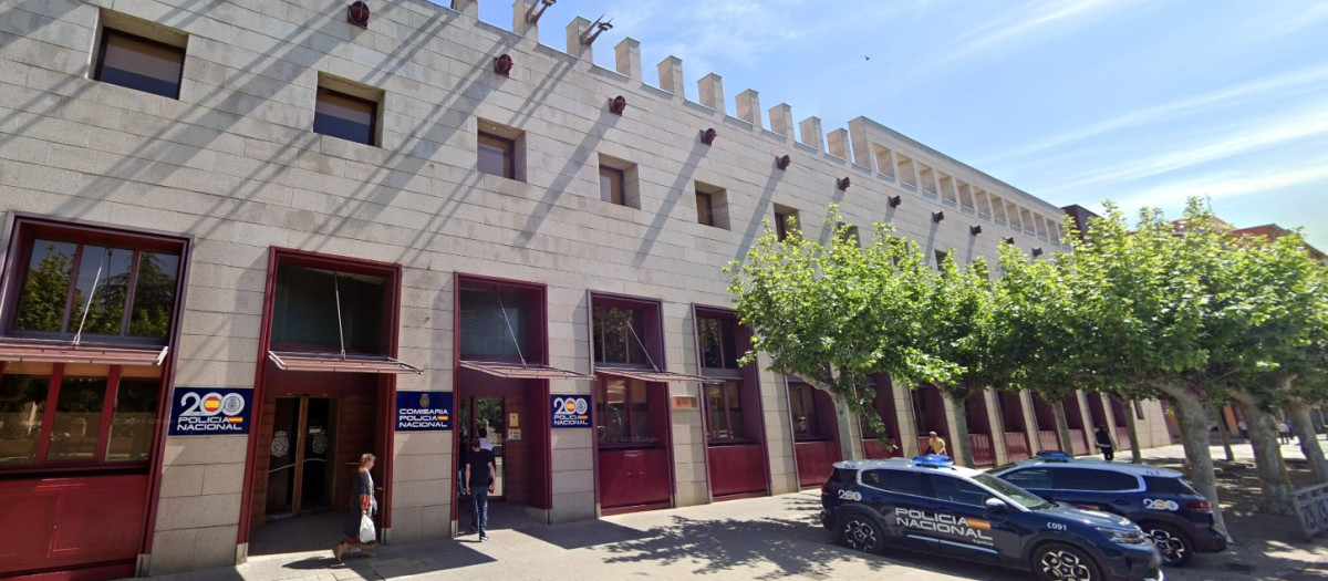 Entrada a la comisaría de la Policía Nacional en Palencia