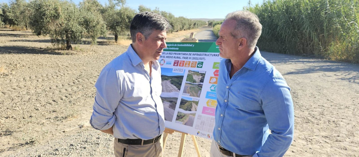 El alcalde de Montilla, Rafael Llamas, y el delegado territorial de Sostenibilidad y Medio Ambiente en Córdoba, Rafael Martínez, en la inauguración

La Junta de Andalucía ha inaugurado la vía pecuaria Cordel de la Zarza tras los trabajos de mejora, una actuación que ha permitido recuperar un camino tradicional esencial para la actividad agrícola y ganadera en la comarca. La intervención, con una inversión de 292.828,56 euros, ha sido cofinanciada a través del Fondo Europeo Agrícola de Desarrollo Rural (Feader), en el marco del Programa de Desarrollo Rural de Andalucía, con el objetivo de conservar y mejorar estas infraestructuras clave para el medio rural.

POLITICA 
JUNTA DE ANDALUCÍA