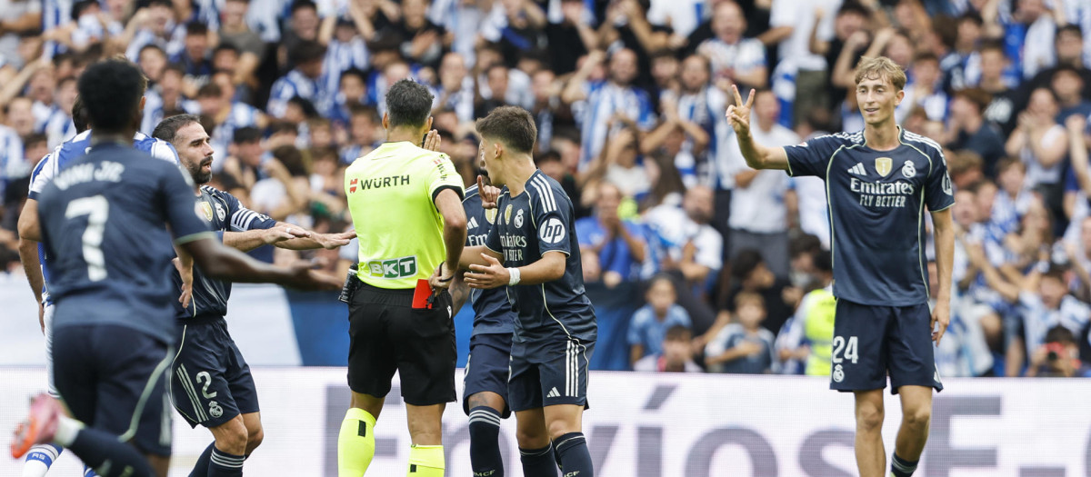 Huijsen protesta a Gil Manzano su expulsión ante la Real Sociedad
