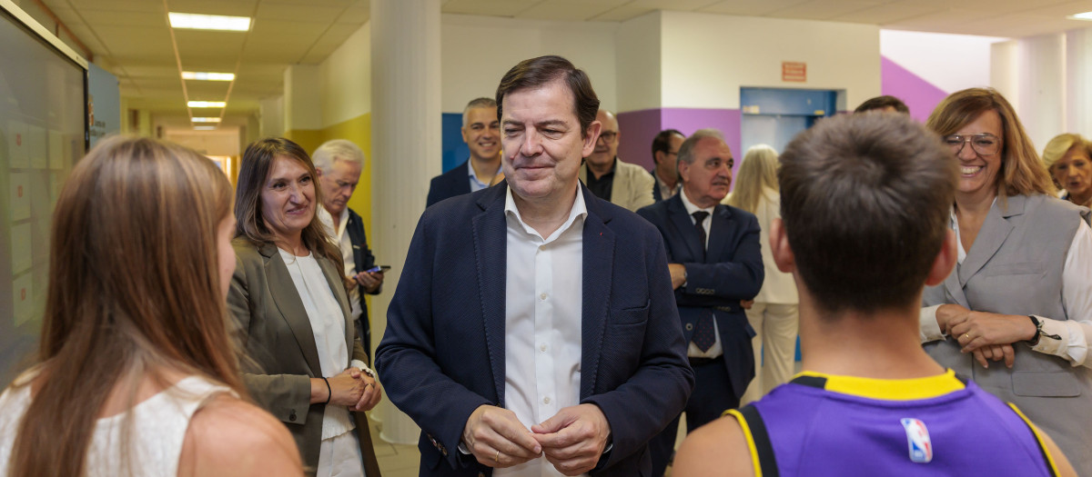 Fernández Mañueco, este lunes, en la localidad palentina de Villamuriel de Cerrato