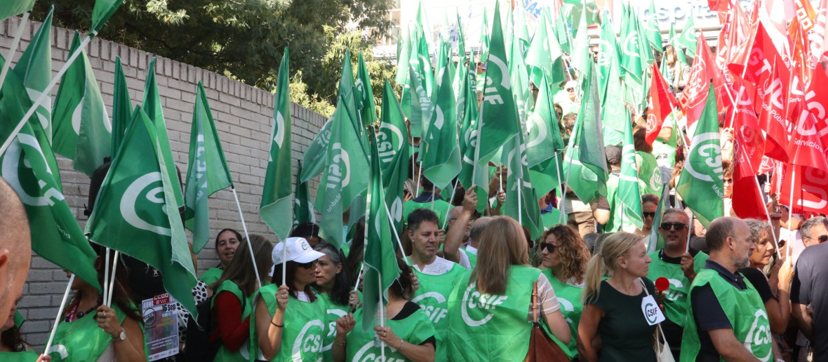 Sanitarios frente al Gregorio Marañón de Madrid