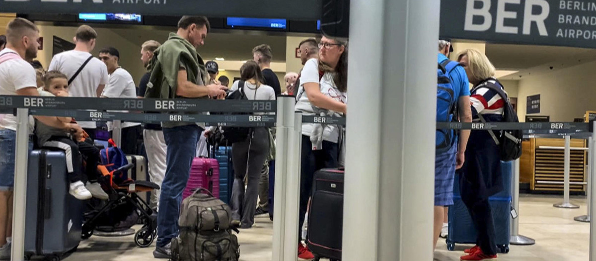 Colas en el aeropuerto de Berlín, este sábado
