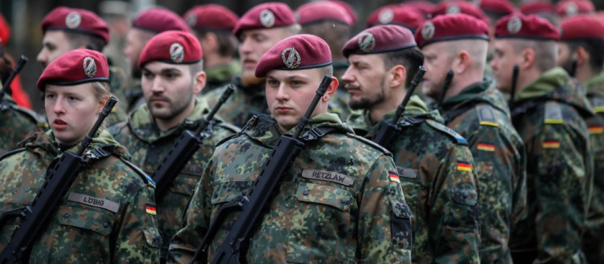 Soldados alemanes en una foto de archivo