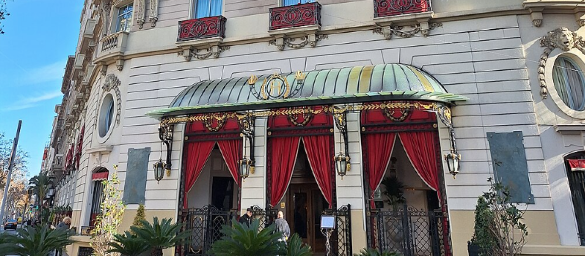 Fachada del Hotel El Palace, en Barcelona