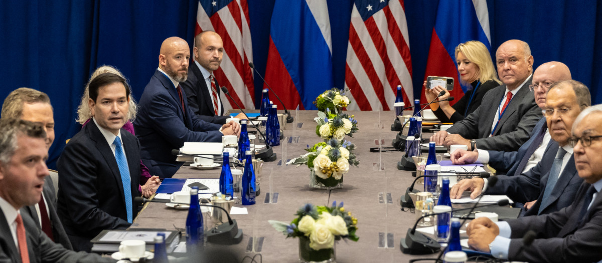 Las delegaciones de Estados Unidos y Rusia reunidas este miércoles