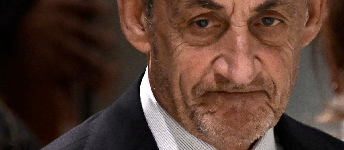 Former French president Nicolas Sarkozy leaves after the verdict in his trial for illegal campaign financing from Libya for his successful 2007 presidential bid, at the Tribunal de Paris courthouse in Paris, on September 25, 2025. A Paris court on September 25, 2025 sentenced former French president Nicolas Sarkozy to five years and ordered him to go to prison after finding him guilty of criminal conspiracy over accusations the late Libyan dictator Moamer Kadhafi helped fund his victorious 2007 presidential run. The court ordered that Sarkozy should be placed in custody at a later date, with prosecutors given one month to inform the former head of state when he should go to prison. (Photo by JULIEN DE ROSA / AFP)