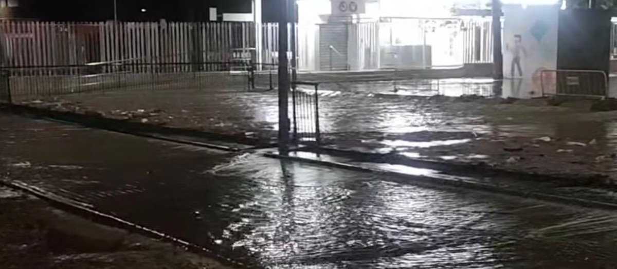 Imagen del desborde del barranco de La Saleta en la localidad valenciana de Aldaya.