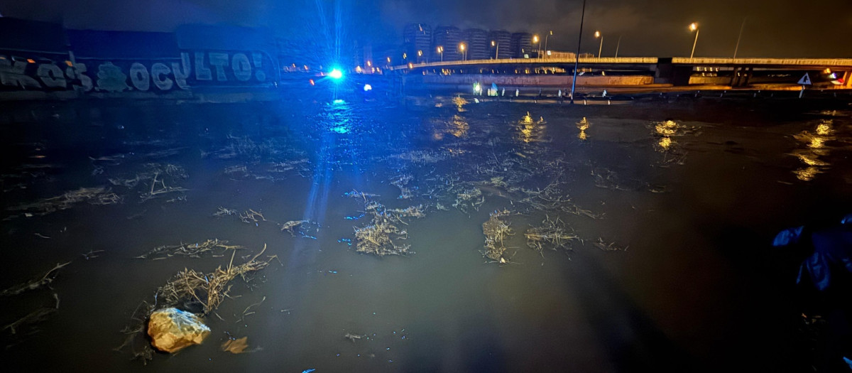 Una acequia de riego del barrio valenciano de La Torre se desborda por las lluvias
REMITIDA / HANDOUT por POLICÍA LOCAL
Fotografía remitida a medios de comunicación exclusivamente para ilustrar la noticia a la que hace referencia la imagen, y citando la procedencia de la imagen en la firma
29/9/2025