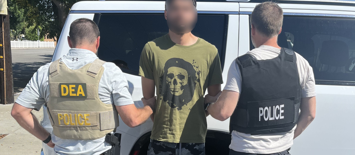 Agentes de la DEA detienen a un sospechosos de narcotráfico (Archivo)