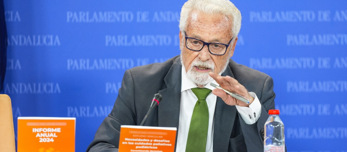 (Foto de ARCHIVO)
El Defensor del Pueblo Andaluz, Jesús Maeztu, durante la rueda de prensa en el Parlamento de Andalucía, a 9 de julio de 2025 en Sevilla (Andalucía, España). El Defensor del Pueblo Andaluz, Jesús Maeztu, ha entregado al Parlamento de Andalucía el informe de menores del año 2024. Posteriormente, ha comparecido en rueda de prensa para explicar dicho informe.

Joaquin Corchero / Europa Press
09/7/2025