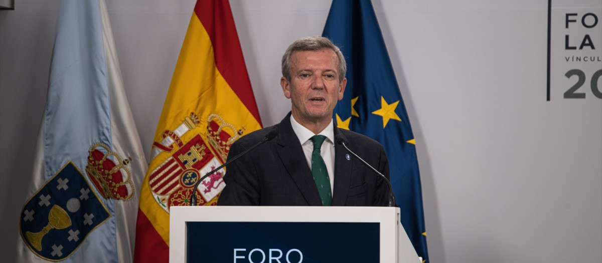 El presidente de la Xunta de Galicia, Alfonso Rueda, interviene durante la inauguración del 'Foro La Toja - Vínculo Atlántico', en el Eurostars Gran Hotel La Toja, a 2 de octubre de 2025, en O Grove, Pontevedra, Galicia (España). La séptima edición del 'Foro La Toja - Vínculo Atlántico' se celebra del 2 al 4 de octubre afianzándose un año más como una cita de referencia en el debate intelectual y académico, con la presentación de ponencias, debates y mesas redondas de alto nivel.

Elena Fernández / Europa Press
02 OCTUBRE 2025;REY;TOJA;FORO LA TOJA;
02/10/2025