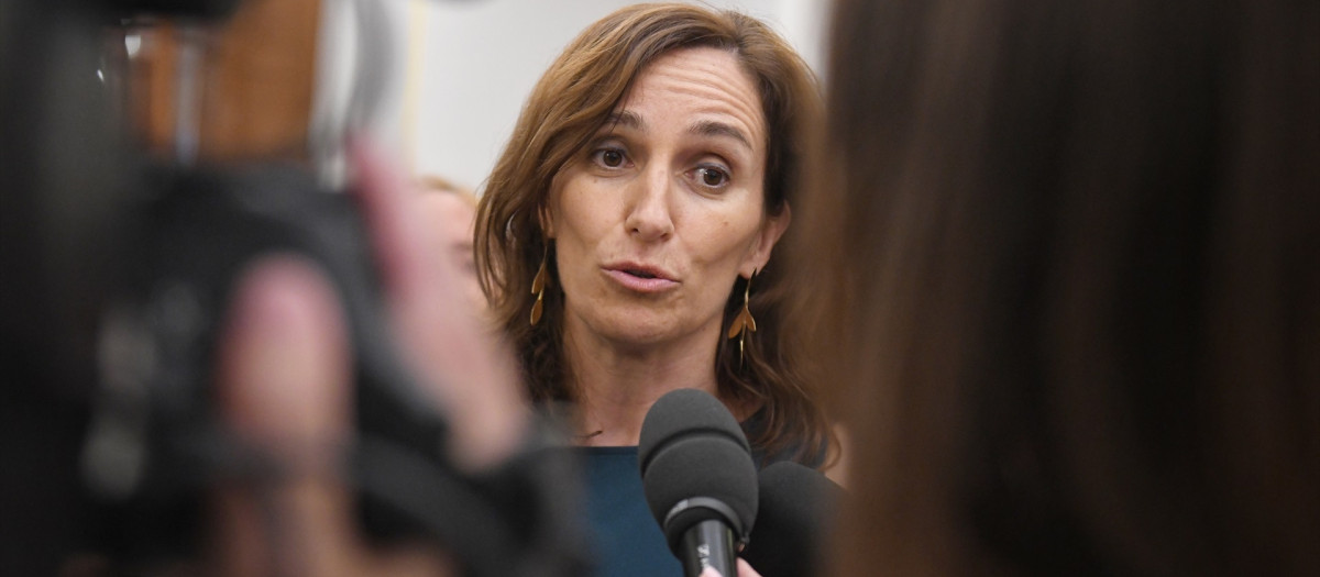 (Foto de ARCHIVO)
La ministra de Sanidad, Mónica García, ofrece unas declaraciones a la prensa, a su salida de una sesión plenaria extraordinaria, en el Congreso de los Diputados, a 22 de julio de 2025, en Madrid (España). El Congreso cierra este martes, 22 de julio, el curso parlamentario debatiendo en un Pleno extraordinario la convalidación de tres decretos leyes, las enmiendas a otras tres leyes provenientes del Senado y dos reformas del Reglamento del Congreso, impulsadas por PSOE y Sumar. El último pleno antes del verano estará también marcado por los casos de corrupción tras conocerse la imputación del exministro de Hacienda del PP Cristóbal Montoro por una presunta trama corrupta que habría beneficiado a empresas gasistas.

Fernando Sánchez / Europa Press
22 JULIO 2025;PLENO;CONGRESO;DIPUTADOS;
22/7/2025
