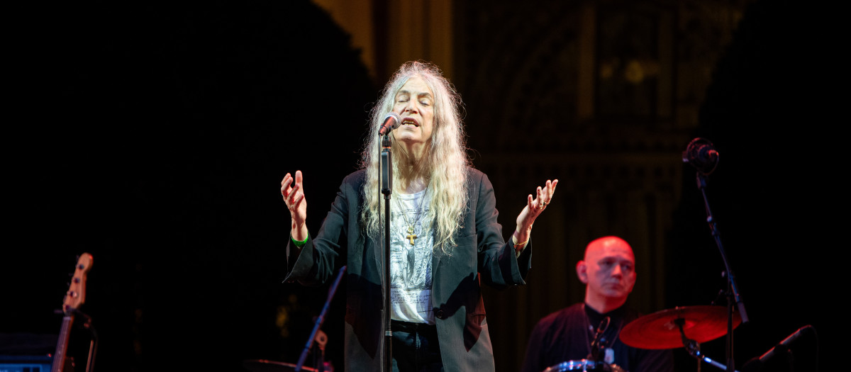 Patti Smith durante su concierto en Barcelona en 2024