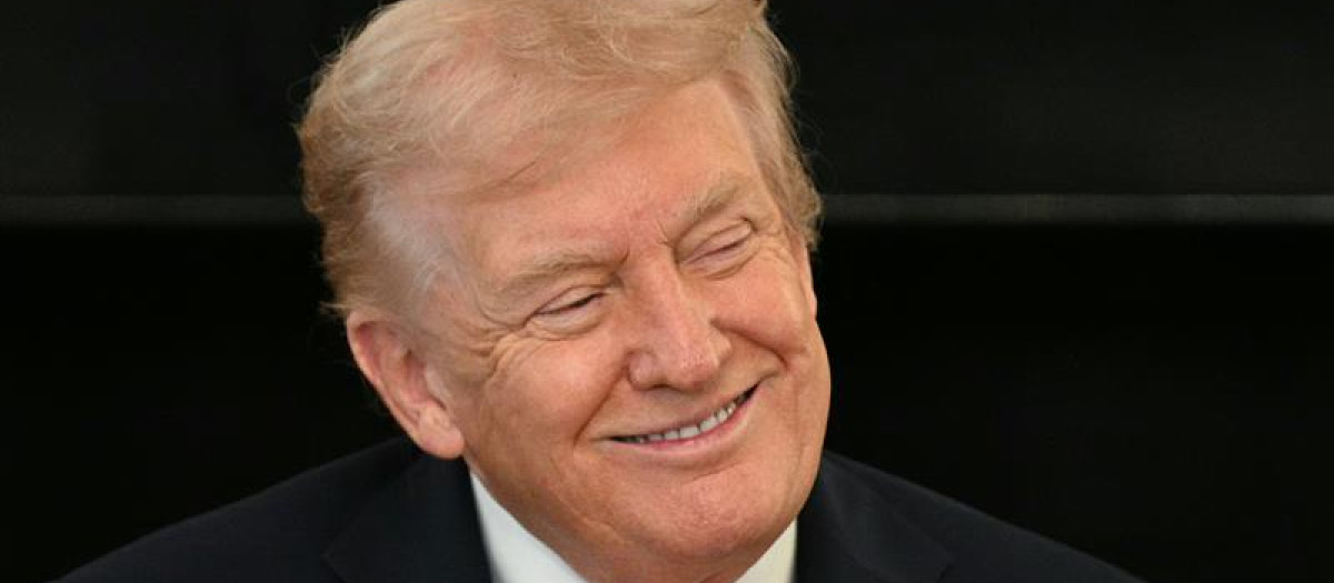 Donald Trump con uno de sus gestos conocidos