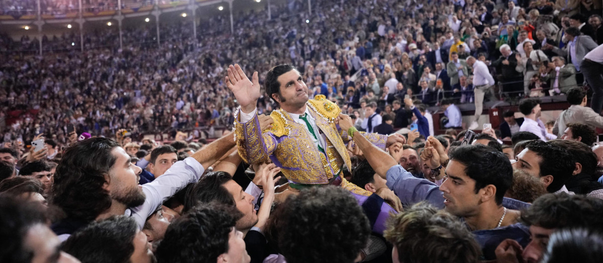 La tarde de este domingo ha sido inolvidable. La salida a hombros de Morante por la Puerta Grande, la segunda de su carrera, pasará a la historia.