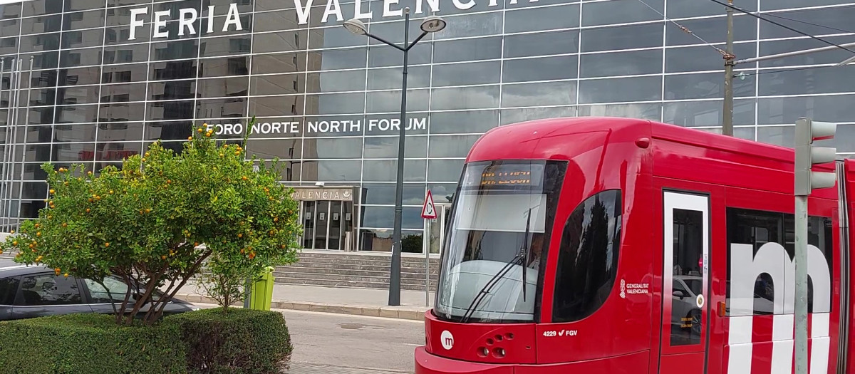 Imagen de una unidad del tranvía de Metrovalencia