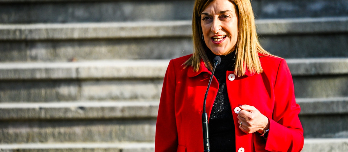 (Foto de ARCHIVO)
La presidenta del Gobierno de Cantabria, María José Sáenz de Buruaga, interviene durante la XXVII Conferencia de Presidentes, en el Palacio de la Magdalena, a 13 de diciembre de 2024, en Santander, Cantabria (España). La conferencia se celebra tras más de dos años sin convocarse, en una cita en la que el foco está puesto en la financiación autonómica en Cataluña, aunque el orden del día también incluye vivienda, migración y sanidad.

Nacho Cubero / Europa Press
13 DICIEMBRE 2024;CONFERENCIA;PRESIDENTES;CCAA;COMUNIDADES AUTÓNOMAS
13/12/2024