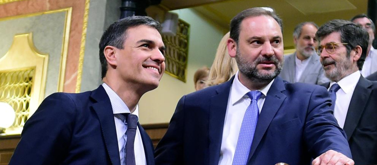 Pedro Sánchez y José Luis Ábalos, en el Congreso en 2018