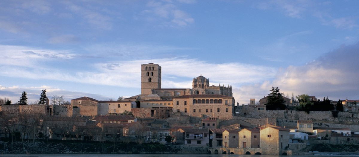 Vista de Zamora sobre el río Duero