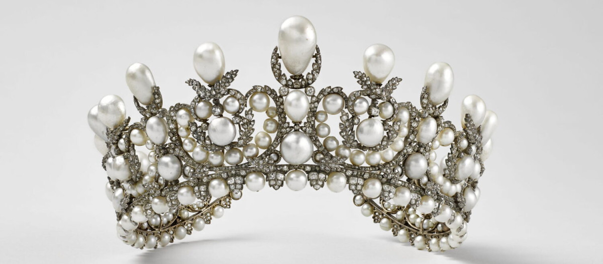 Tiara imperial de la emperatriz Eugenia robada en el Louvre