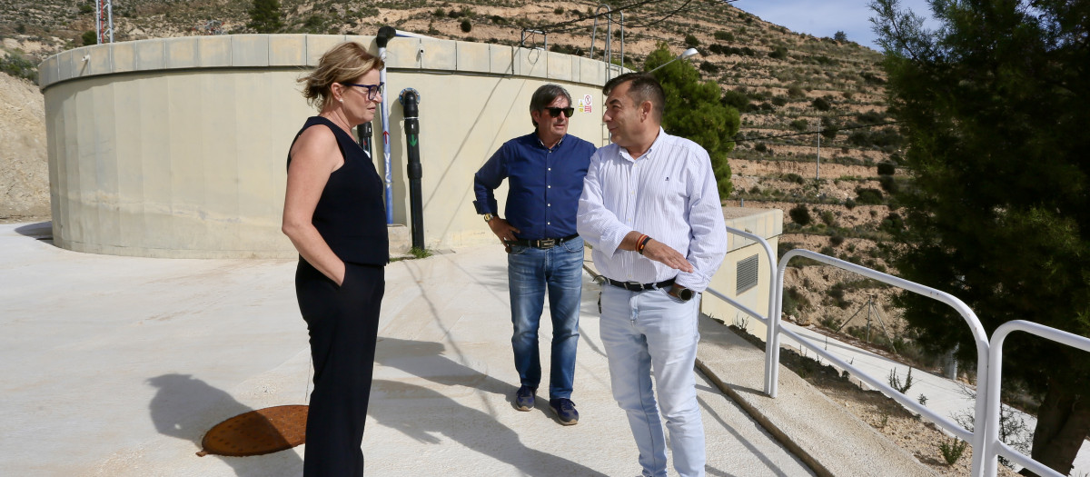 La vicepresidenta Ana Serna y el alcalde, Lino Pascual, visitan las distintas infraestructuras hidráulicas del municipio para determinar las nuevas necesidades