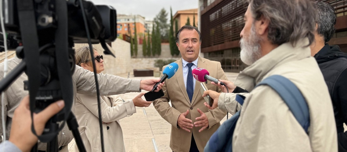 El presidente del Grupo Parlamentario Vox en las Cortes de C-LM, David Moreno.

REMITIDA / HANDOUT por VOX
Fotografía remitida a medios de comunicación exclusivamente para ilustrar la noticia a la que hace referencia la imagen, y citando la procedencia de la imagen en la firma
23/10/2025