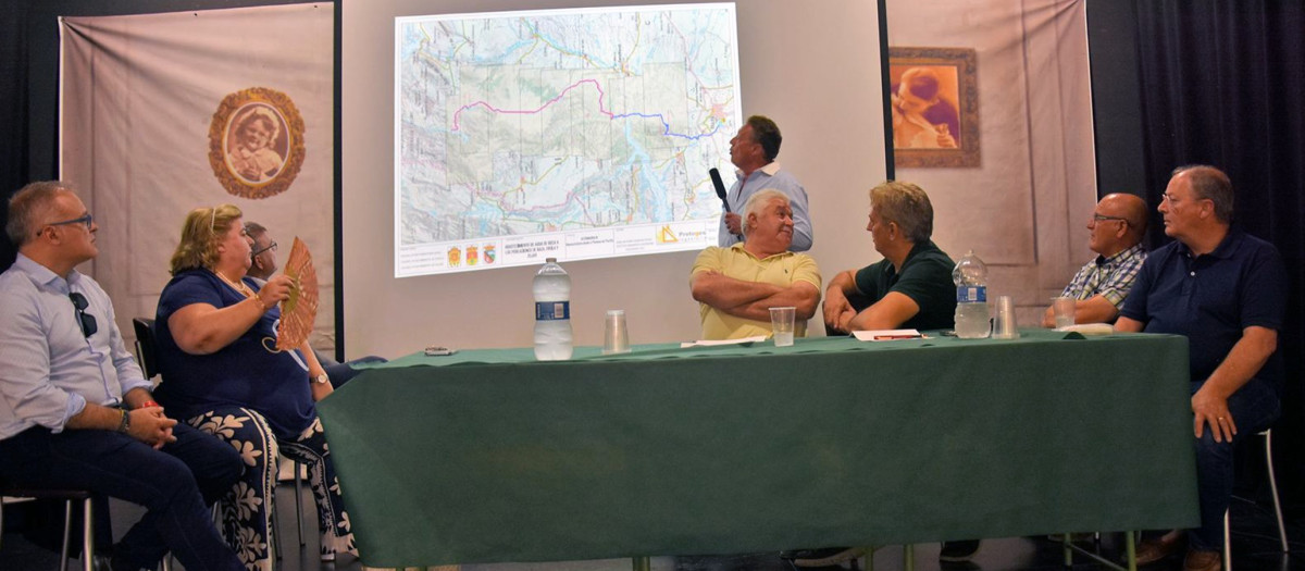 Presentación de los tres grandes proyectos hidráulicos que se promueven en el Altiplano granadino.

REMITIDA / HANDOUT por UGR
Fotografía remitida a medios de comunicación exclusivamente para ilustrar la noticia a la que hace referencia la imagen, y citando la procedencia de la imagen en la firma
24/10/2025