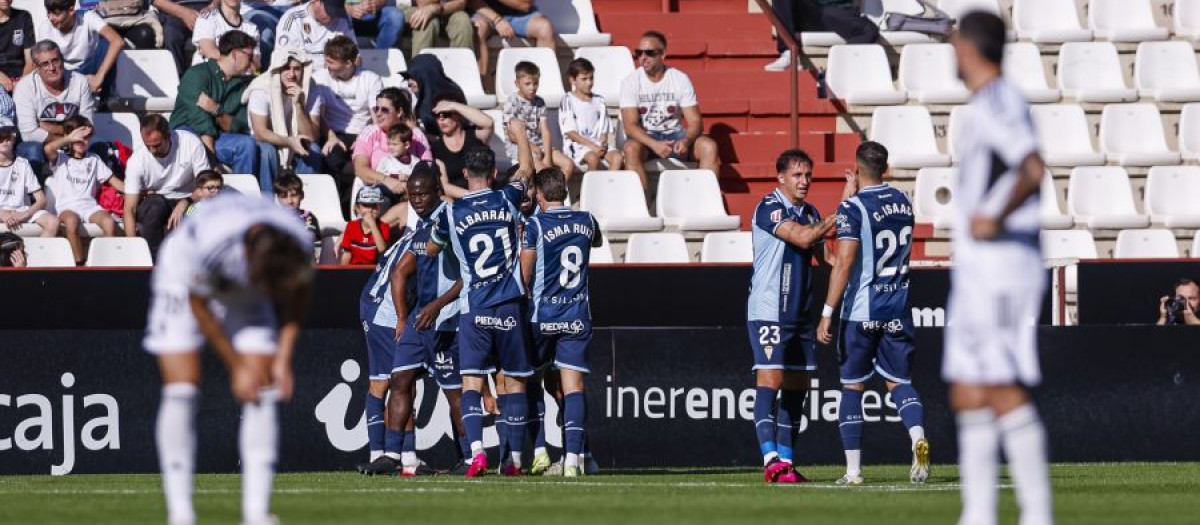 Los jugadores del Córdoba celebran uno de los goles en el Carlos Belmonte