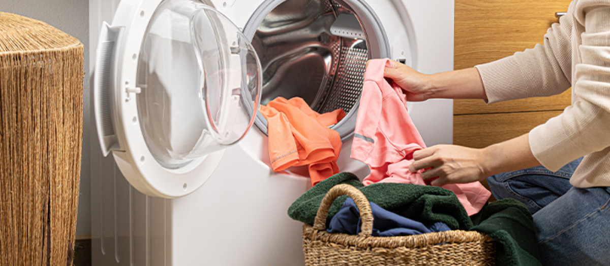 Imagen de una mujer preparando una colada