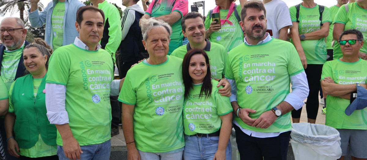 A la izquierda, el consejero de Justicia, José Antonio Nieto, durante la Carrera contra el Cáncer