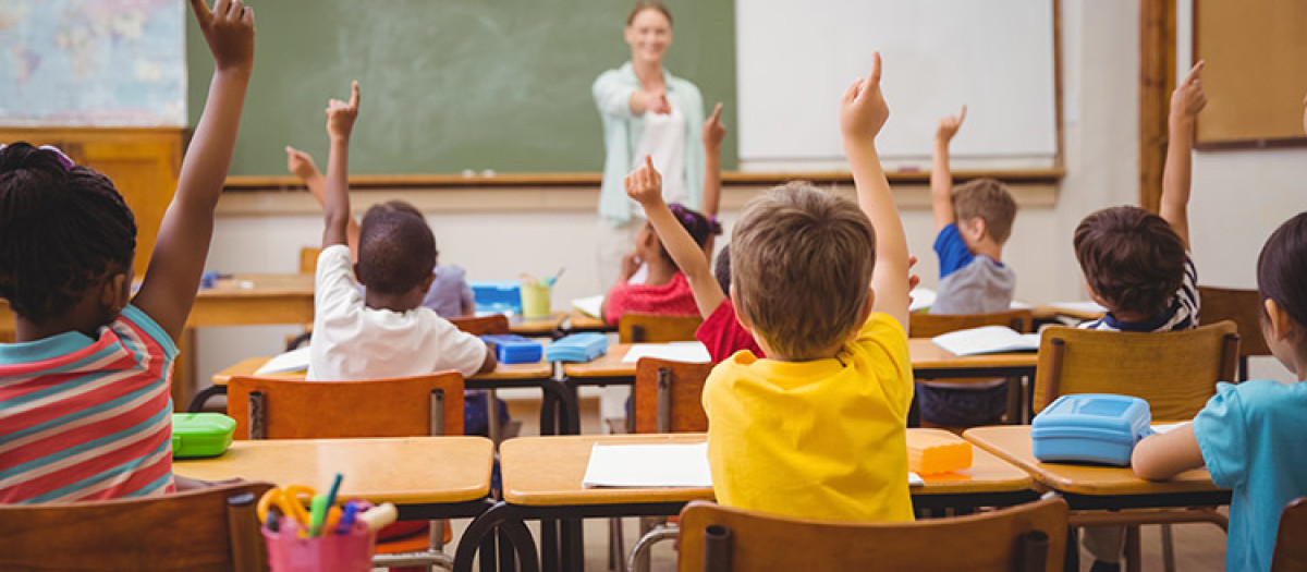 niños en clase
