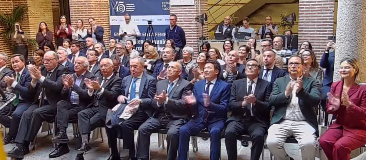 La Federación de Municipios rinde homenaje a los primeros alcaldes de ...
