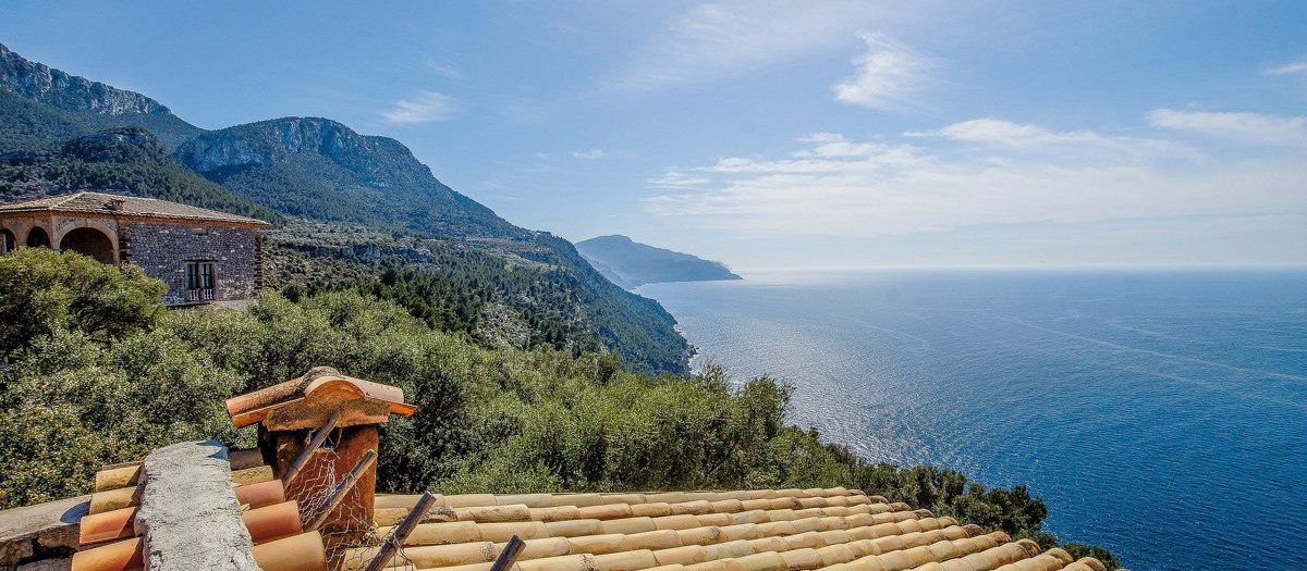 Una de las casas de Deià, con tremendas vistas al mar