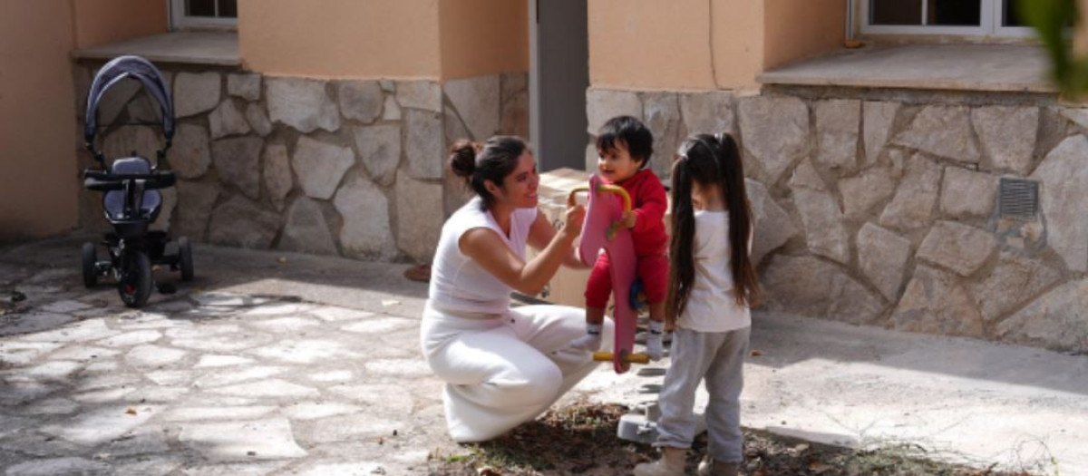 Rosa Zuluaga, junto a dos de sus tres hijos