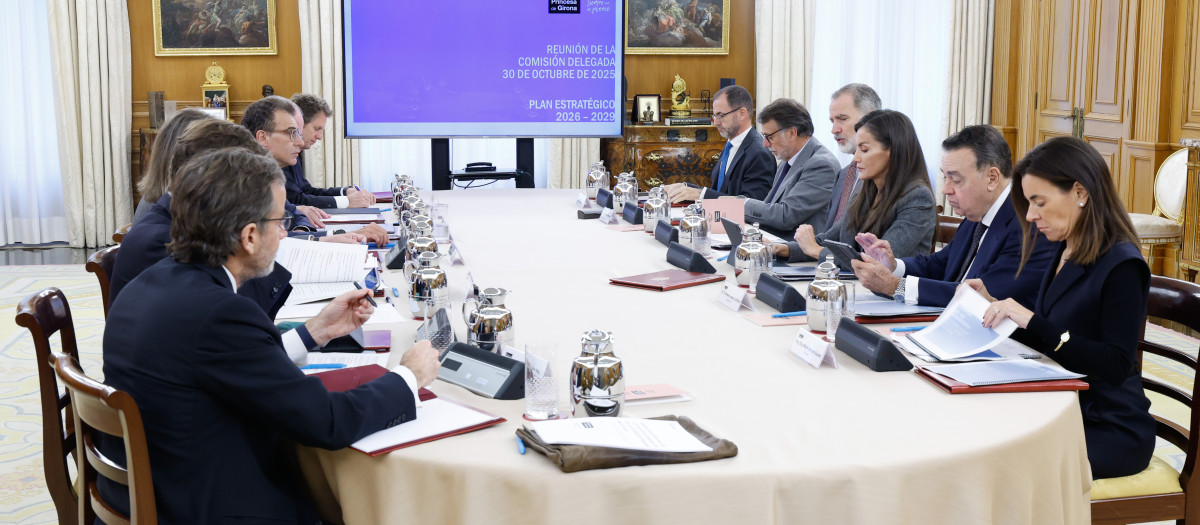 Los Reyes, en la reunión de la Comisión Delegada de la Fundación Princesa de Gerona