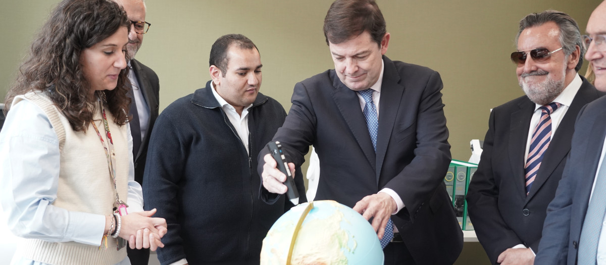 Mañueco y el presidente del Grupo Social ONCE, Miguel Carballeda, inauguran en Valladolid la nueva sede del Grupo Social ONCE en Castilla y León