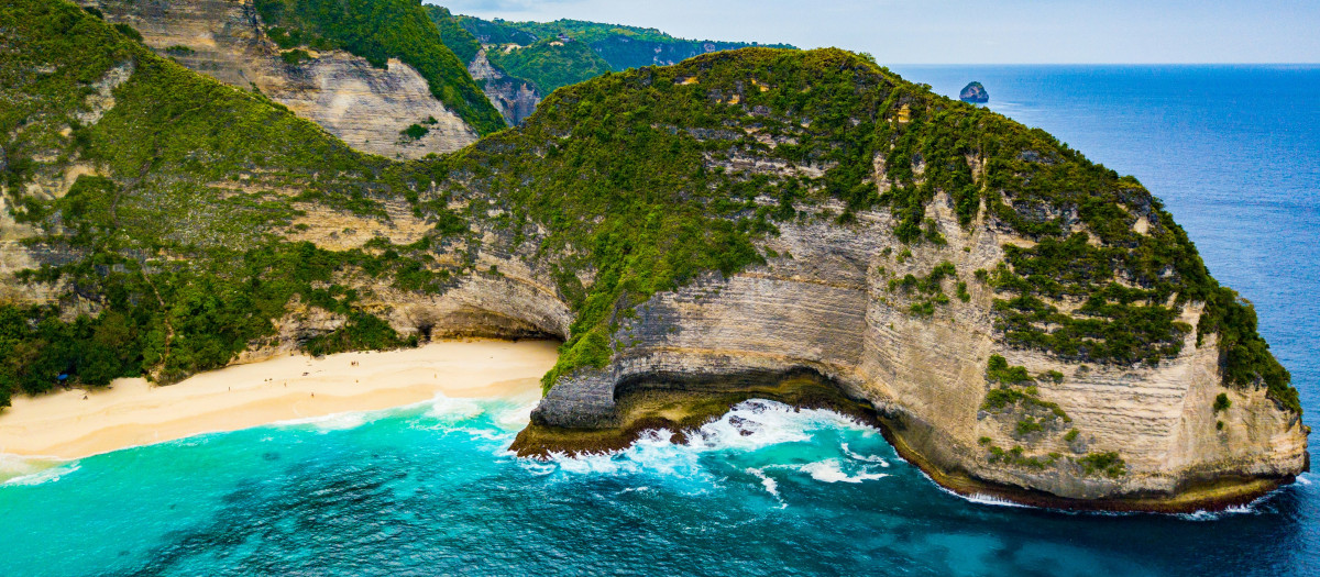 Kelingking Beach vista desde el mar