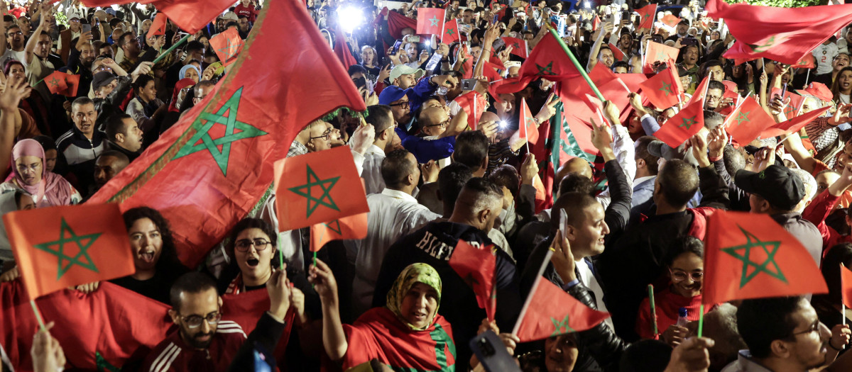 Los marroquíes celebran la decisión del Consejo de Seguridad de la ONU, en Rabat