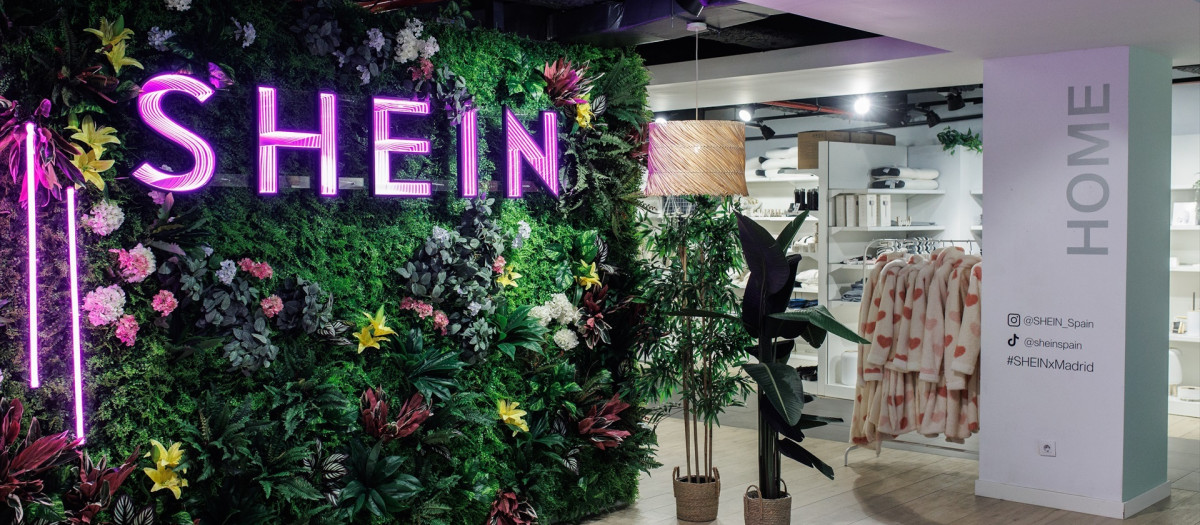 Letrero de Shein durante su inauguración en el ABC Serrano