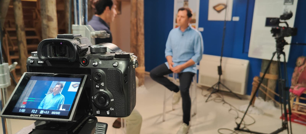 Jorge Casals entrevista a Samuel Navalón en 'La Plaça' de À Punt
