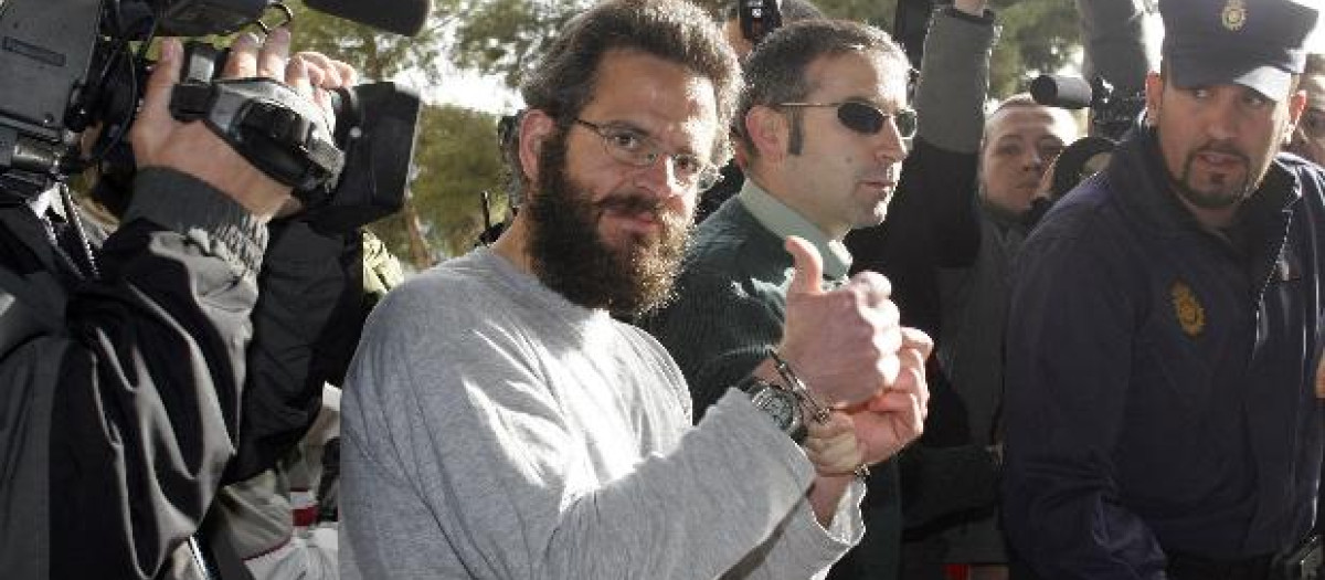 José María Maciá tras ser detenido por la policía por el triple asesinato de su familia