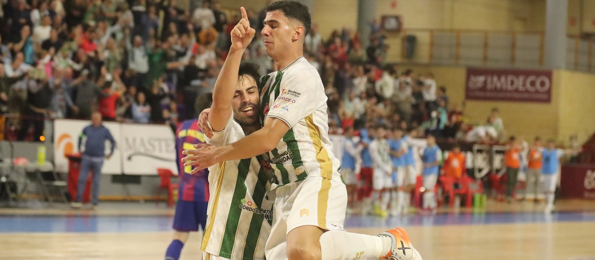 Los jugadores del Córdoba Patrimonio celebran uno de los goles de la tarde